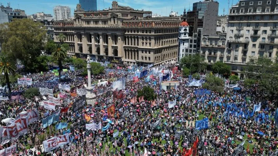 Masivas protestas en Argentina contra Milei: se mantiene la crisis económica, política y social