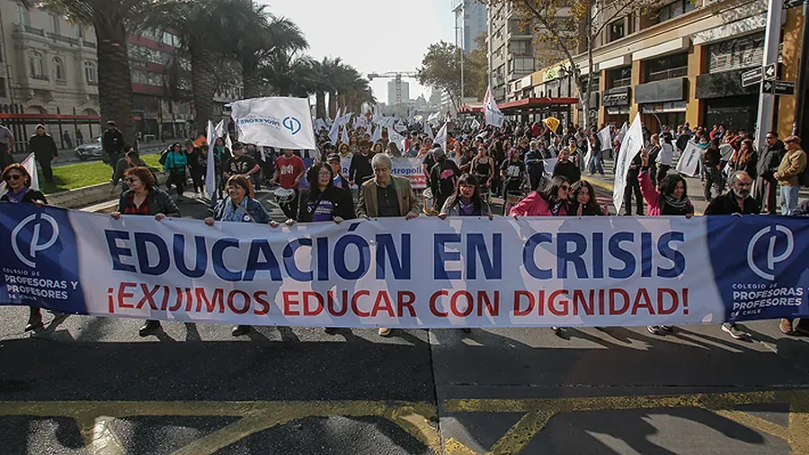 Colegio de profesores, presenta en contraloría, un requerimiento por los descuentos realizados a docentes que participaron en el movilizaciones ¿derecho a paro en riesgo?