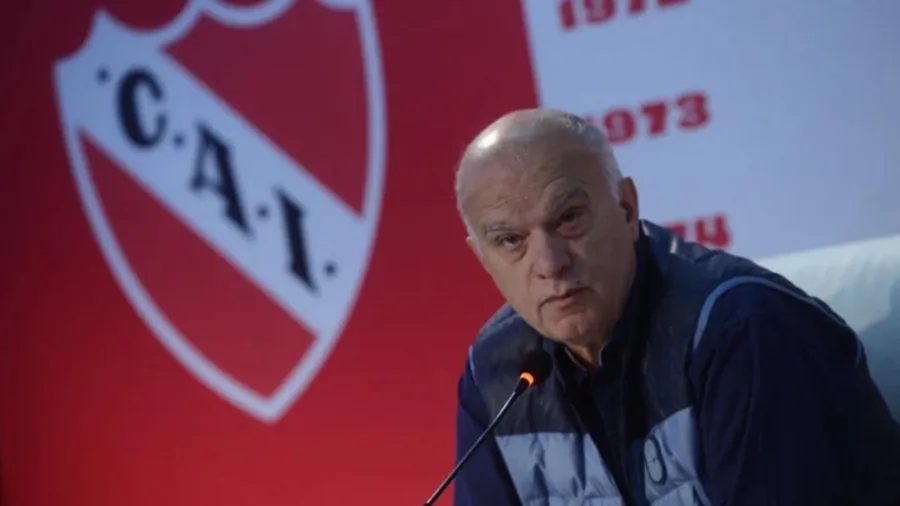 Presidente de Independiente culpa a Universidad de Chile por violencia en el estadio