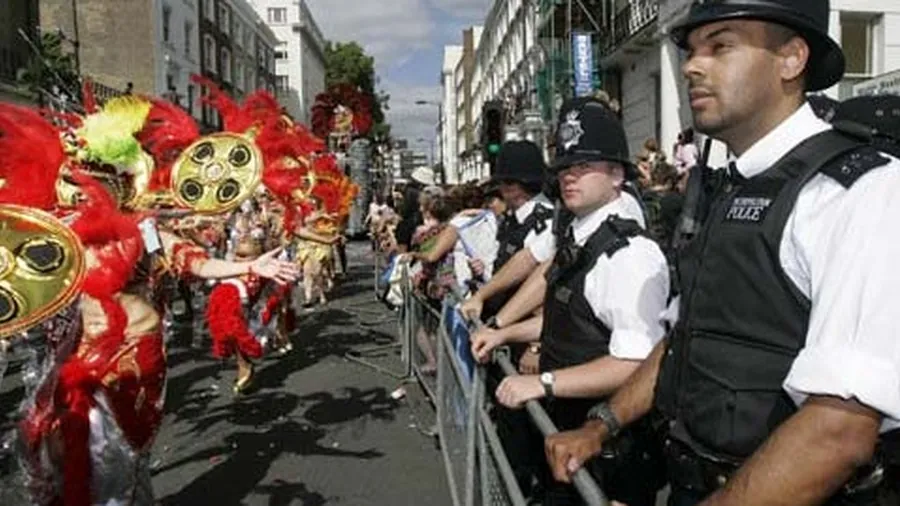 Notting Hill: Carnaval, Multitudes y el Ojo Vigilante de la Tecnología