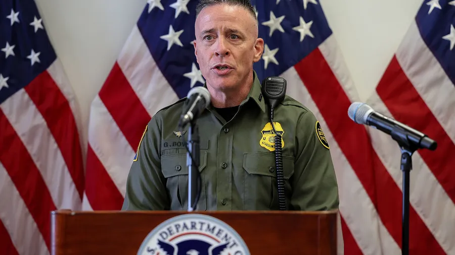 Gregory Bovino: La cara del caos migratorio de Trump en Chicago